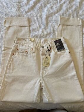 Levi's women’s Straight Jeans in Off-White